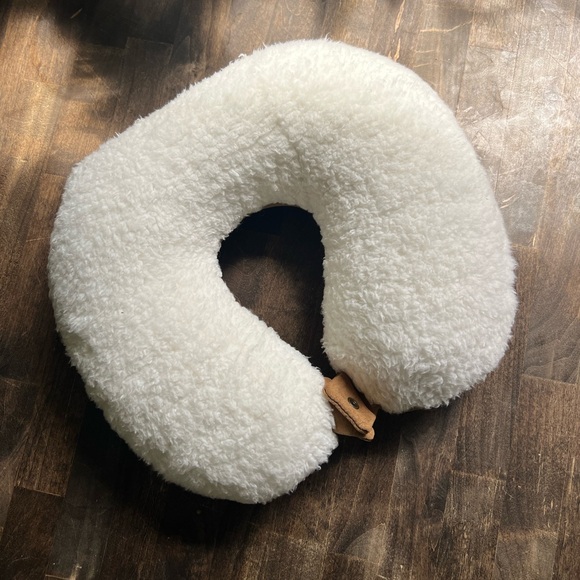 Ugg Sherpa Memory Foam Neck Pillow - Picture 1 of 5